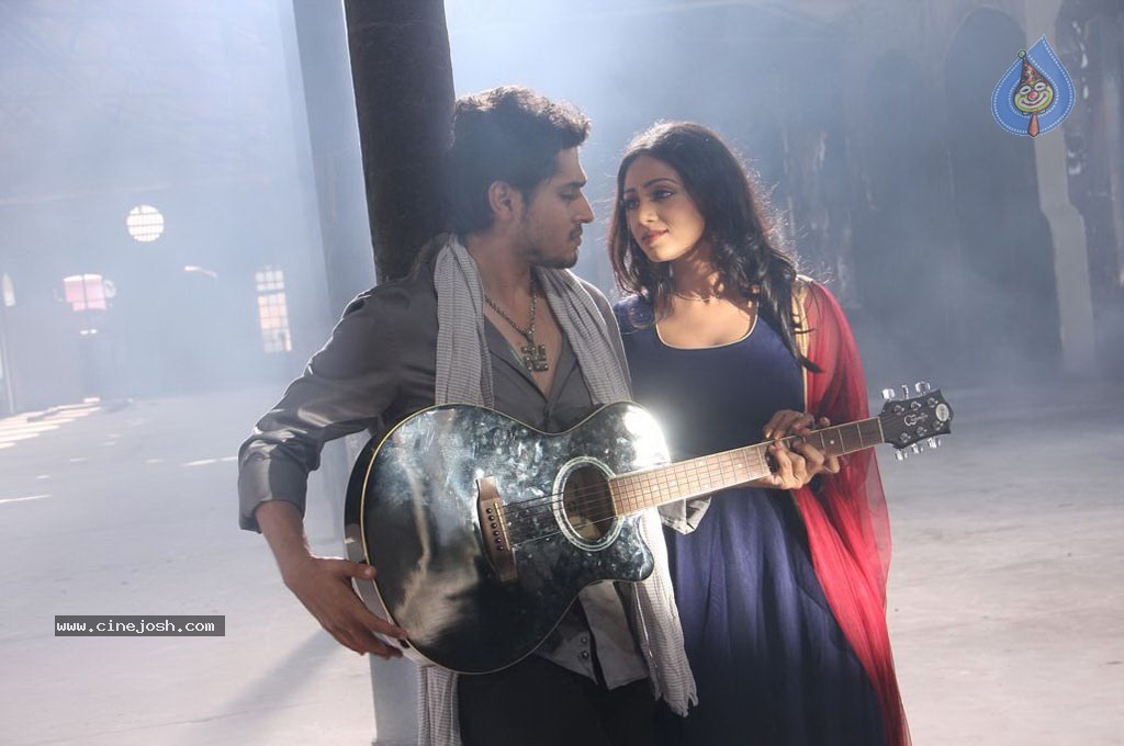 Panivizhum Nilavu Tamil Movie Stills - 1 / 34 photos