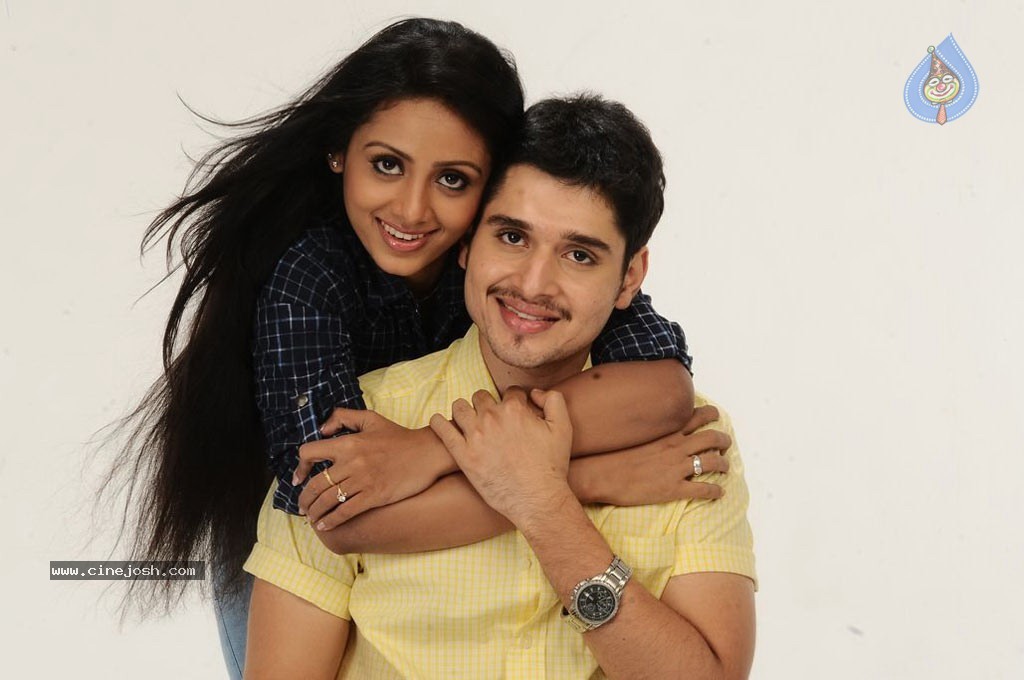 Panivizhum Nilavu Tamil Movie Stills - 9 / 34 photos