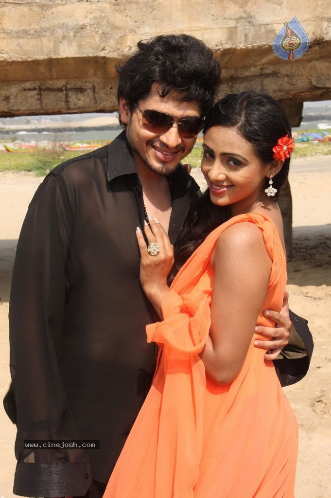 Panivizhum Nilavu Tamil Movie Stills - 12 / 34 photos
