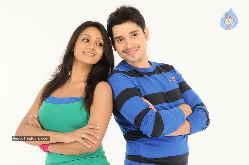 Panivizhum Nilavu Tamil Movie Stills - 17 / 34 photos