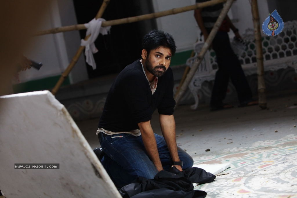 Panjaa Movie Stills - 3 / 4 photos