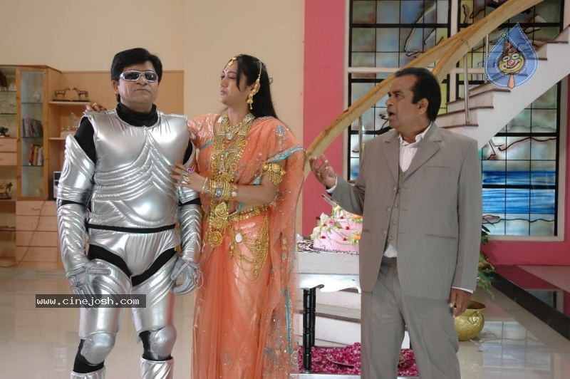 Parama Veera Chakra Movie Stills - 16 / 22 photos