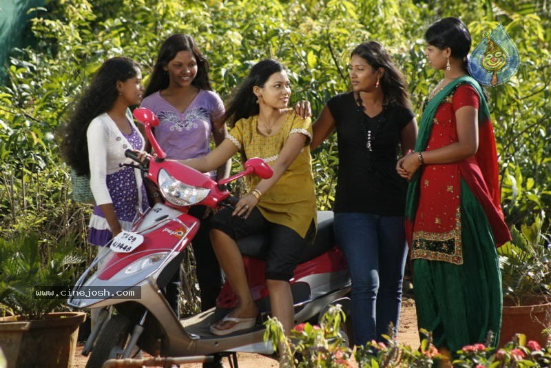 Parithi Tamil Movie Hot Stills - 35 / 60 photos