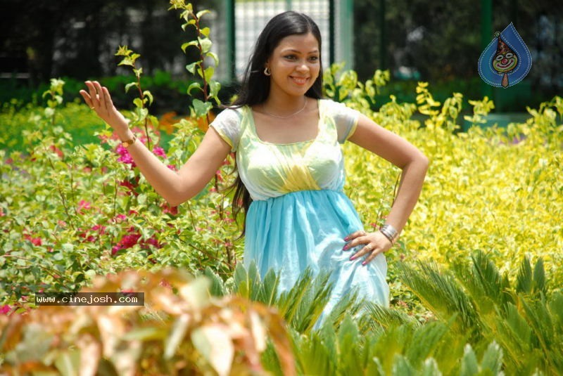 Parithi Tamil Movie Hot Stills - 36 / 60 photos