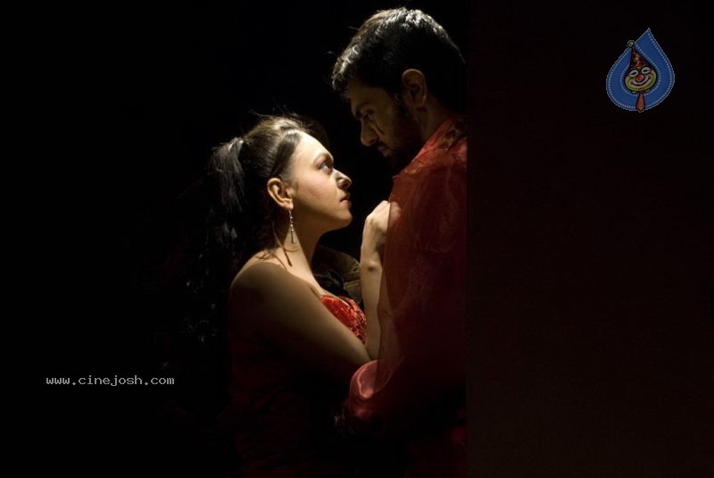Parithi Tamil Movie Hot Stills - 56 / 60 photos