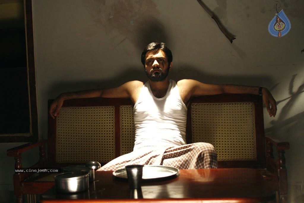 Parithi Tamil Movie Stills  - 15 / 53 photos