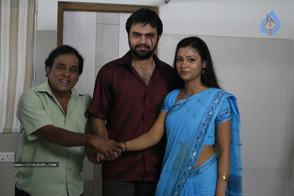 Parithi Tamil Movie Stills  - 30 / 53 photos