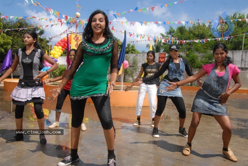 Pasakara Nanbargal Tamil Movie Stills - 23 / 56 photos