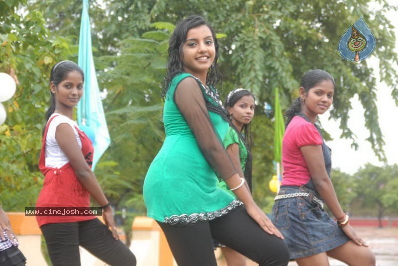 Pasakara Nanbargal Tamil Movie Stills - 51 / 56 photos