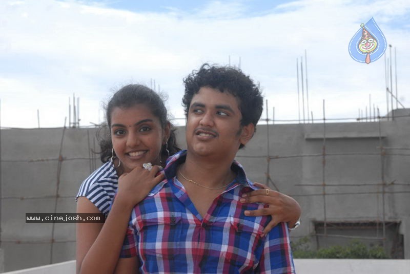 Pasakara Nanbargal Tamil Movie Stills - 32 / 44 photos