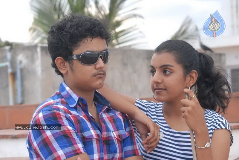 Pasakara Nanbargal Tamil Movie Stills - 33 / 44 photos