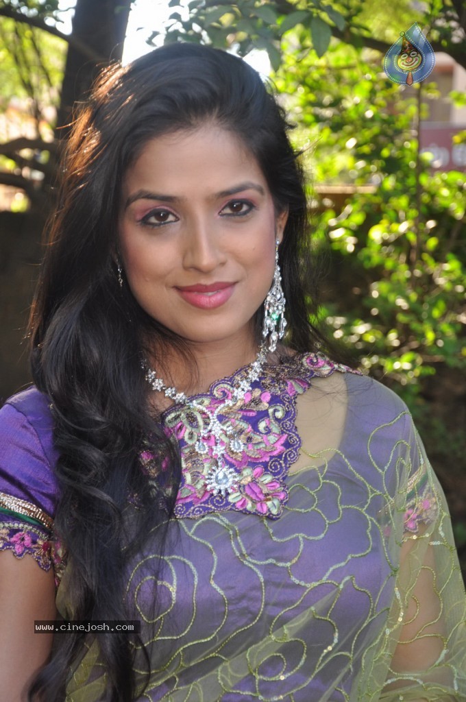 Pathayeram Kodi Tamil Movie Photos - 6 / 68 photos