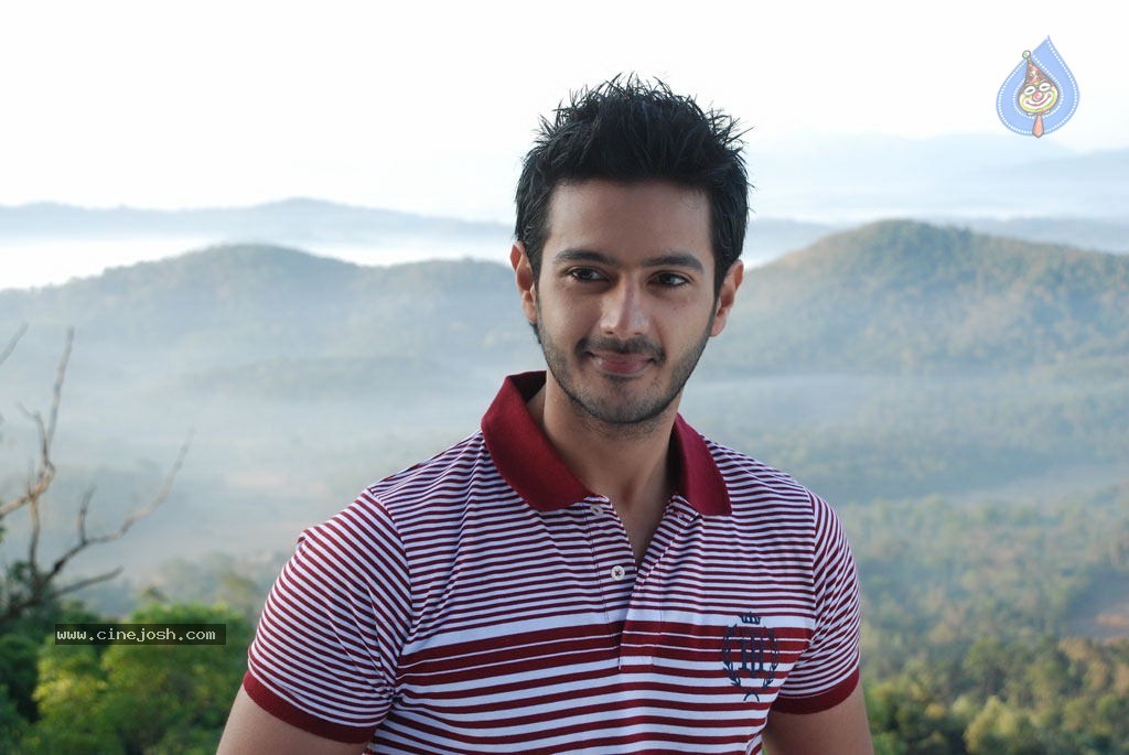Pathayeram Kodi Tamil Movie Stills - 5 / 59 photos