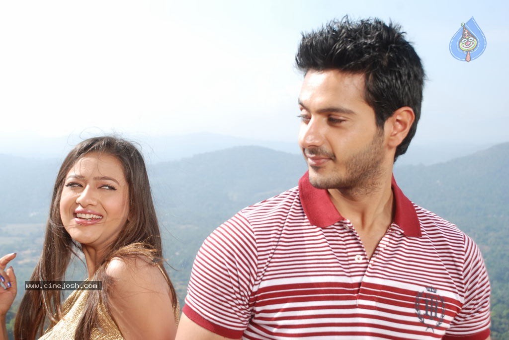 Pathayeram Kodi Tamil Movie Stills - 6 / 59 photos