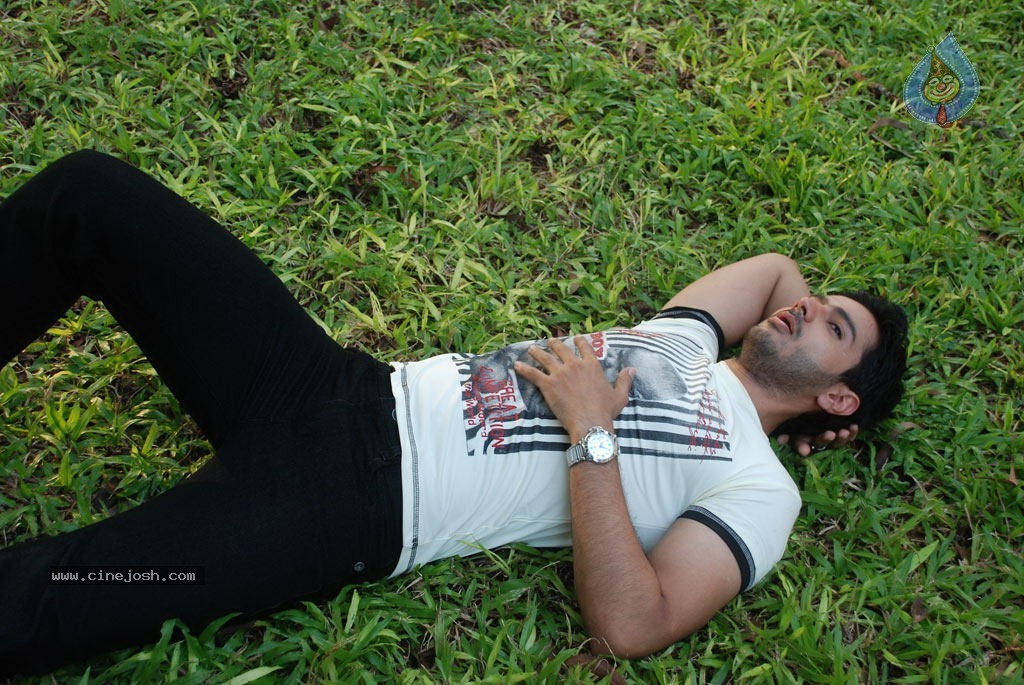 Pathayeram Kodi Tamil Movie Stills - 11 / 59 photos