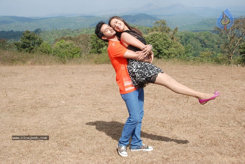 Pathayeram Kodi Tamil Movie Stills - 14 / 59 photos