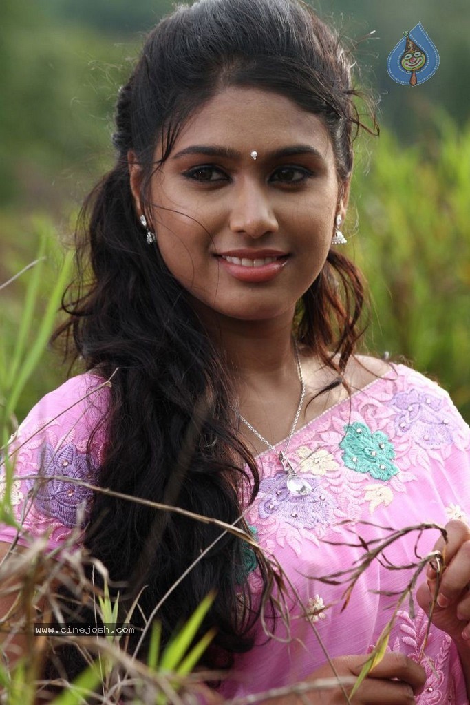 Pattaya Kelappanum Pandiya Tamil Movie Stills - 24 / 39 photos
