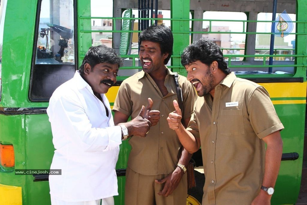 Pattaya Kelappanum Pandiya Tamil Movie Stills - 30 / 39 photos