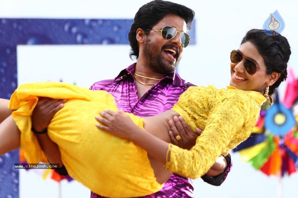 Pattaya Kelappanum Pandiya Tamil Movie Stills - 34 / 39 photos