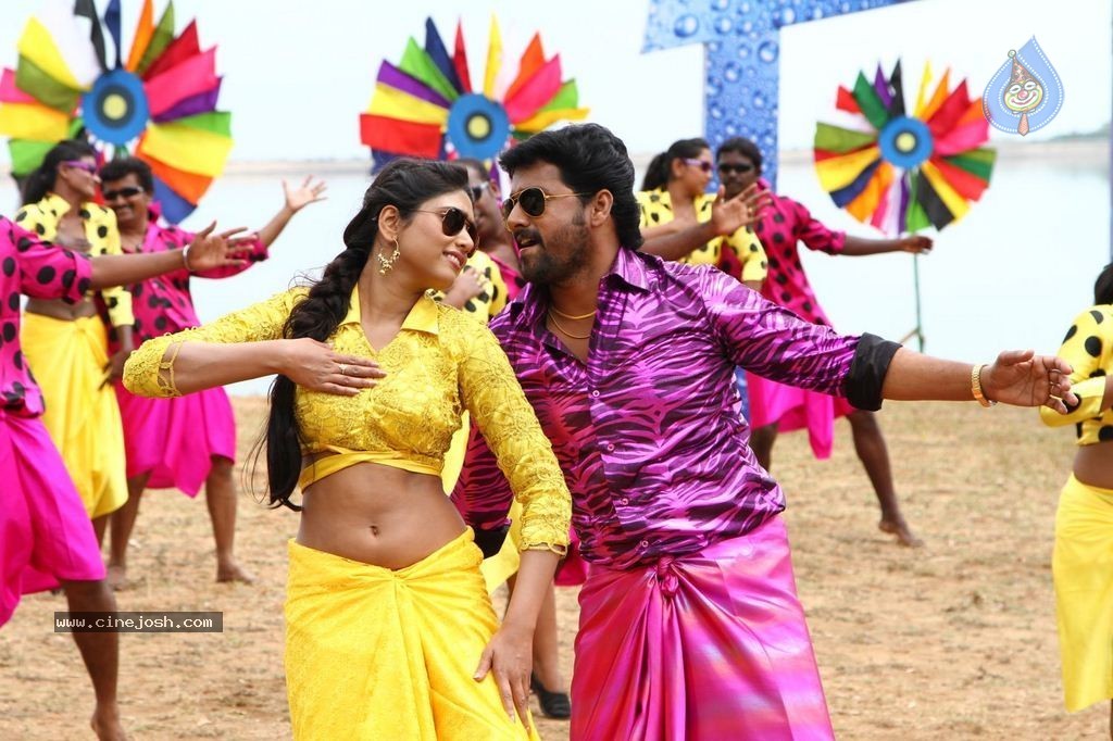 Pattaya Kelappanum Pandiya Tamil Movie Stills - 35 / 39 photos