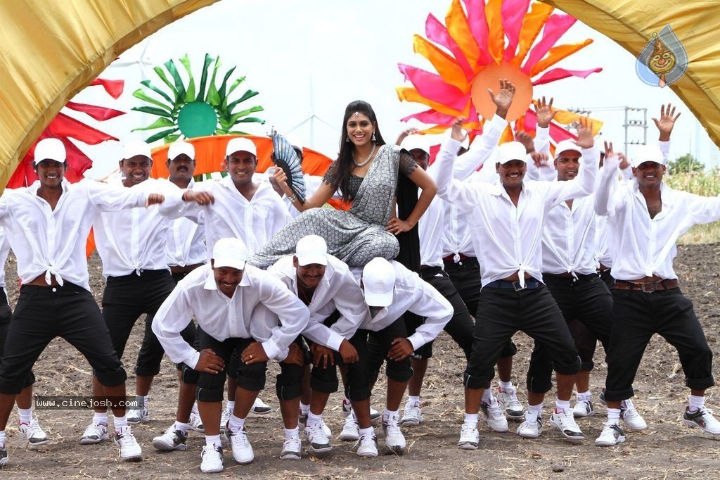 Pattaya Kelappanum Pandiya Tamil Movie Stills - 39 / 39 photos