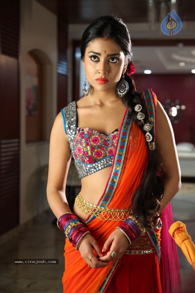 Shriya Latest Stills - 72 / 130 photos