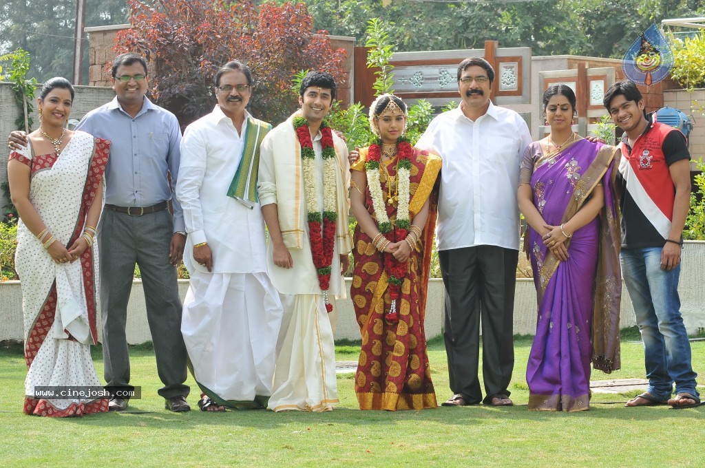 Pelli Pusthakam Stills and Walls - 74 / 99 photos
