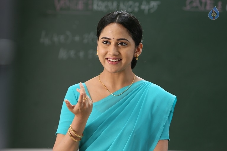 Pelli Roju Movie Photos - 24 / 75 photos