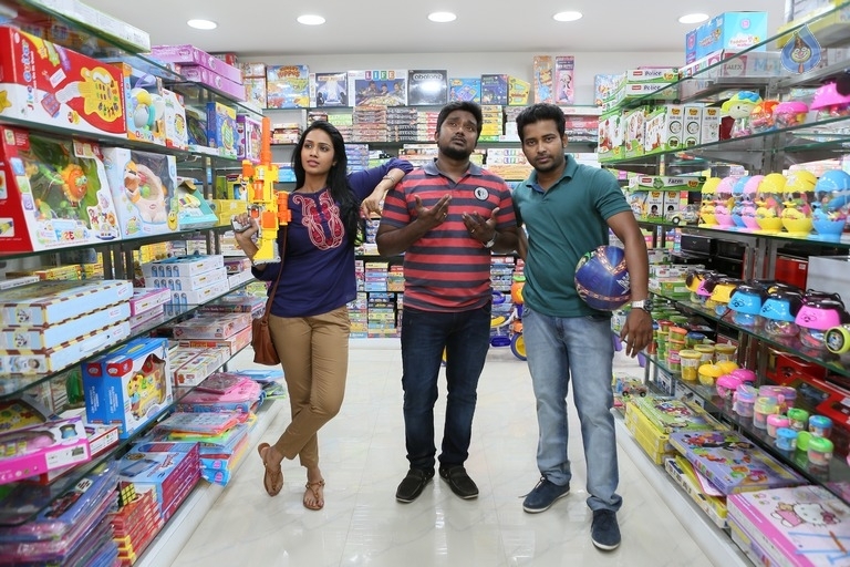 Pelli Roju Movie Photos - 50 / 75 photos