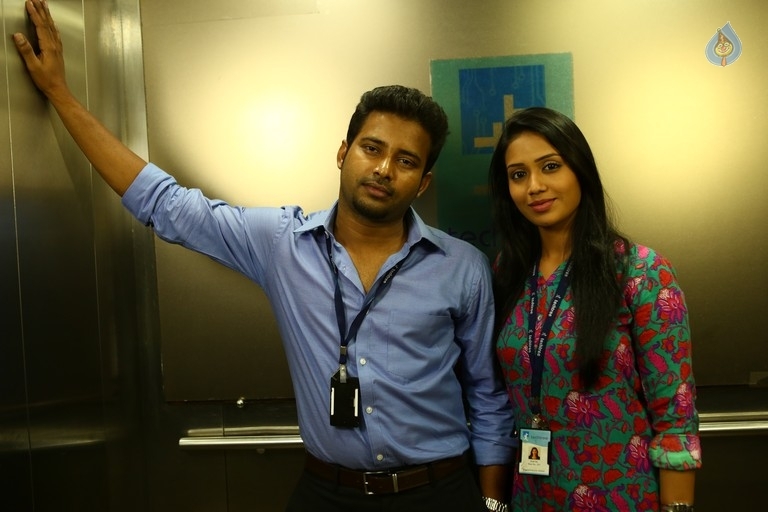 Pelli Roju Movie Stills and Posters - 22 / 29 photos