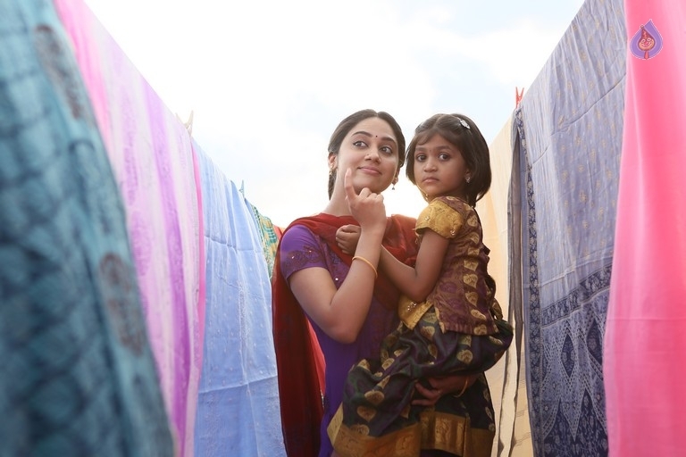 Pelli Roju Movie Stills and Posters - 24 / 29 photos
