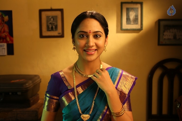 Pelli Roju Movie Stills and Posters - 28 / 29 photos