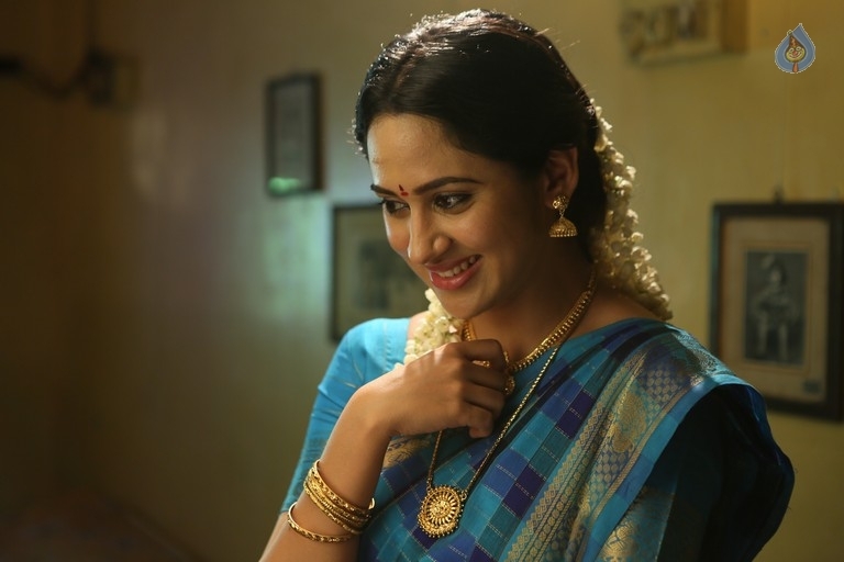 Pelli Roju Movie Stills and Posters - 29 / 29 photos