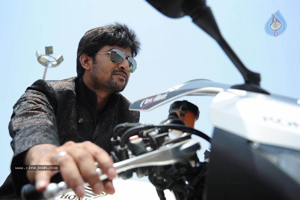 Pilla Zamindar Movie Stills - 11 / 25 photos
