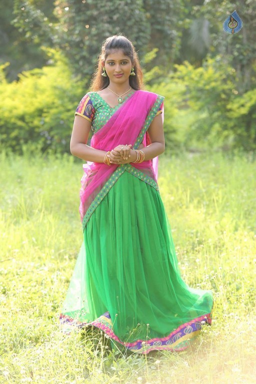 Plus 1 Movie Stills - 5 / 42 photos