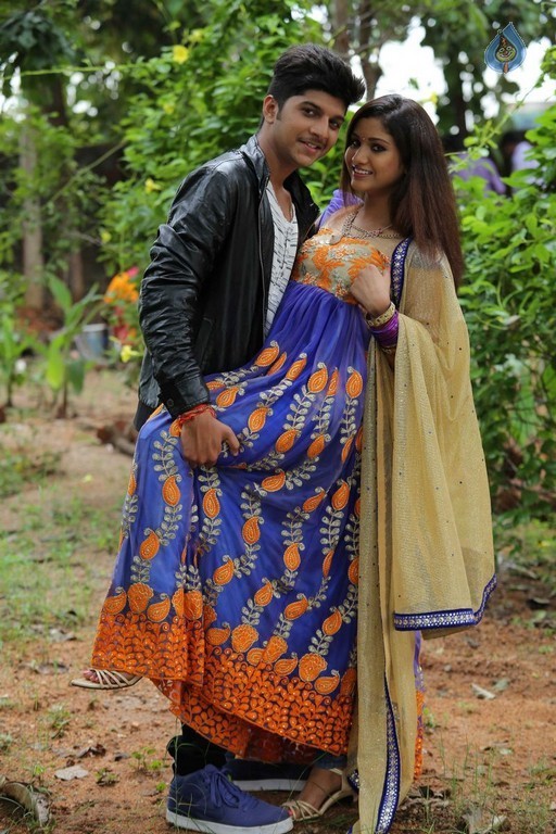 Plus 1 Movie Stills - 9 / 42 photos
