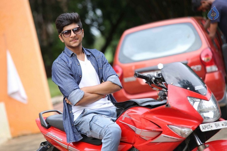 Plus 1 Movie Stills - 14 / 42 photos