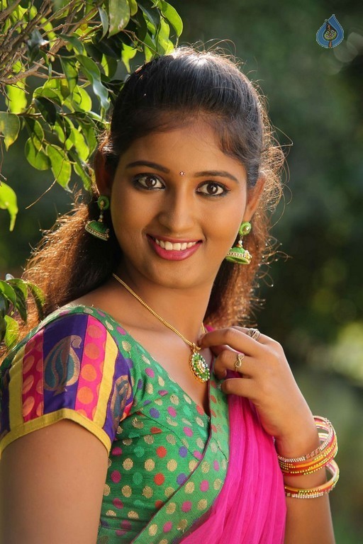 Plus 1 Movie Stills - 16 / 42 photos