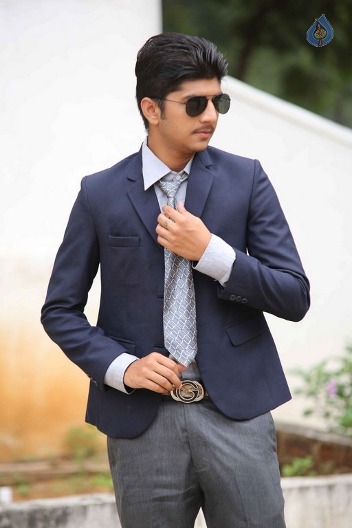 Plus 1 Movie Stills - 20 / 42 photos