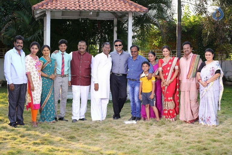 Plus 1 Movie Stills - 25 / 42 photos