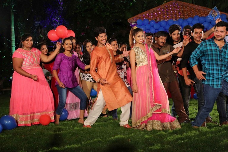Plus 1 Movie Stills - 29 / 42 photos