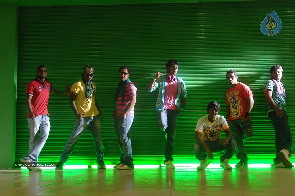 Ponmalai Pozhuthu Tamil Movie Stills - 23 / 151 photos