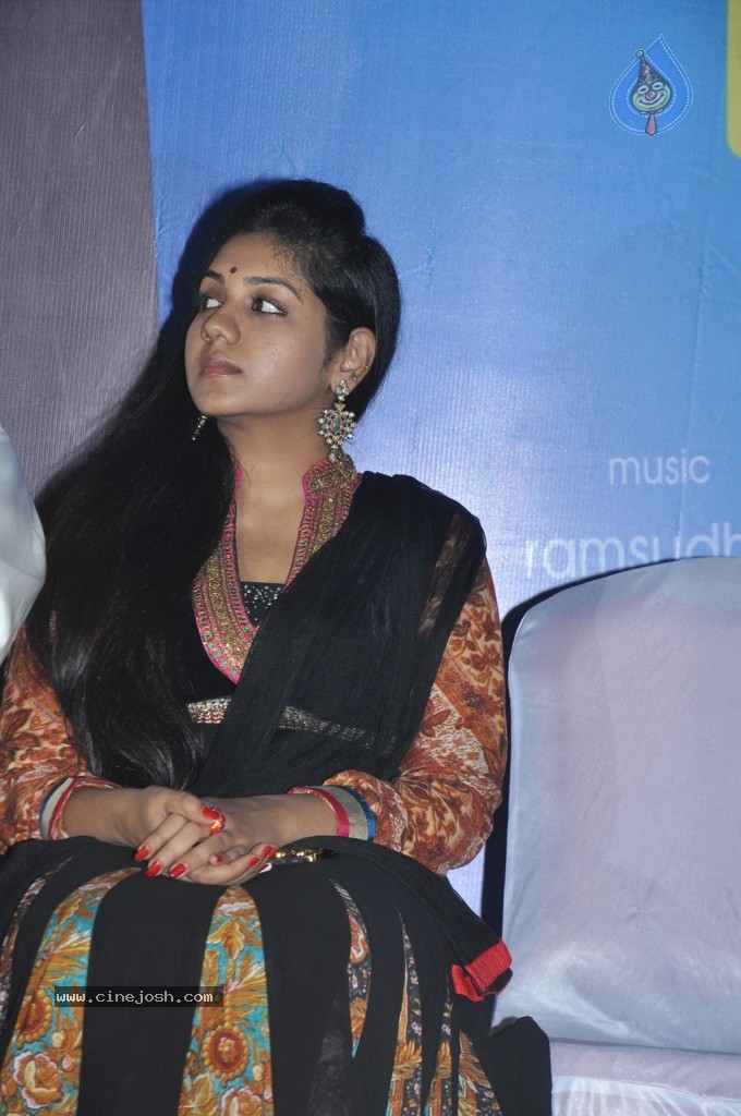 Ponmalai Pozhuthu Tamil Movie Stills - 26 / 151 photos