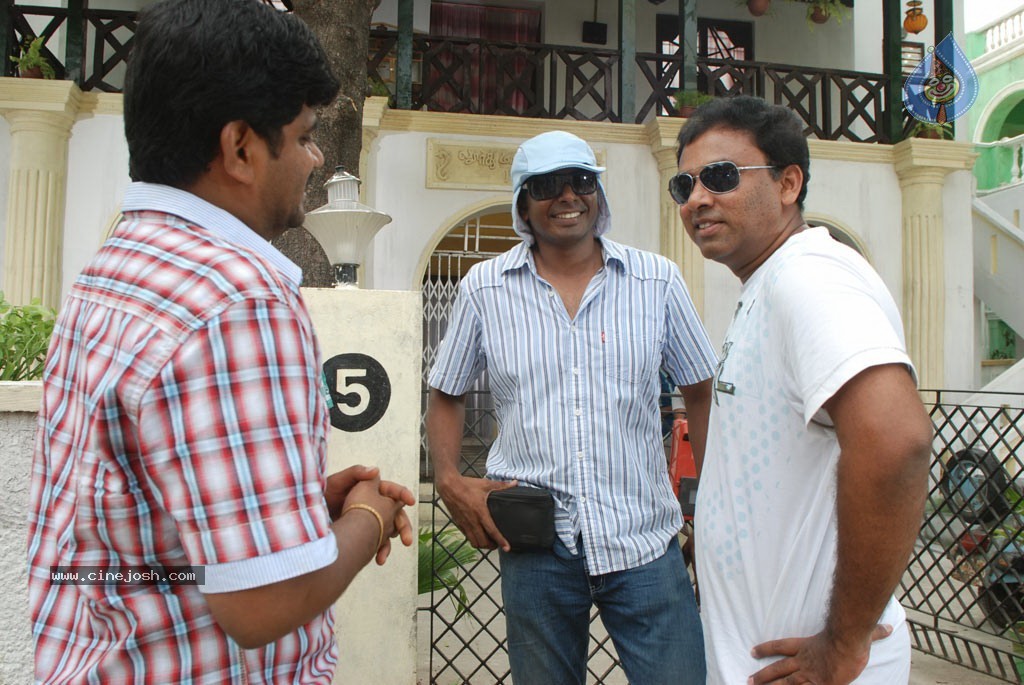 Ponmalai Pozhuthu Tamil Movie Stills - 40 / 151 photos