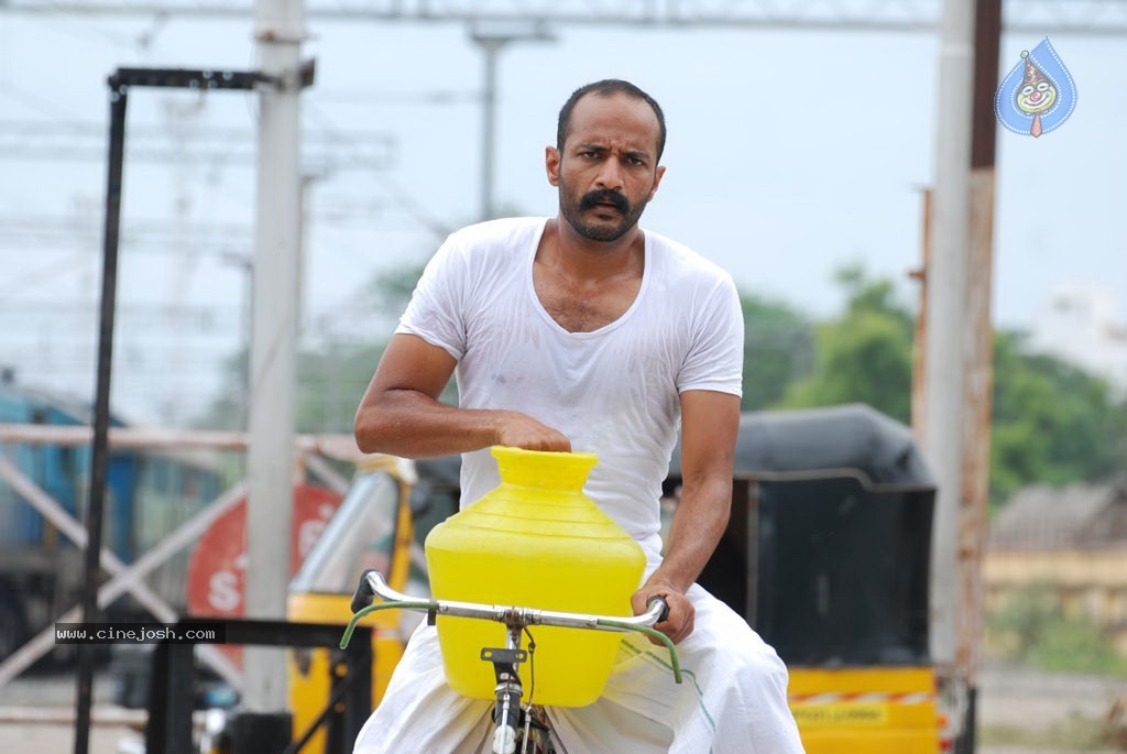 Ponmalai Pozhuthu Tamil Movie Stills - 42 / 151 photos