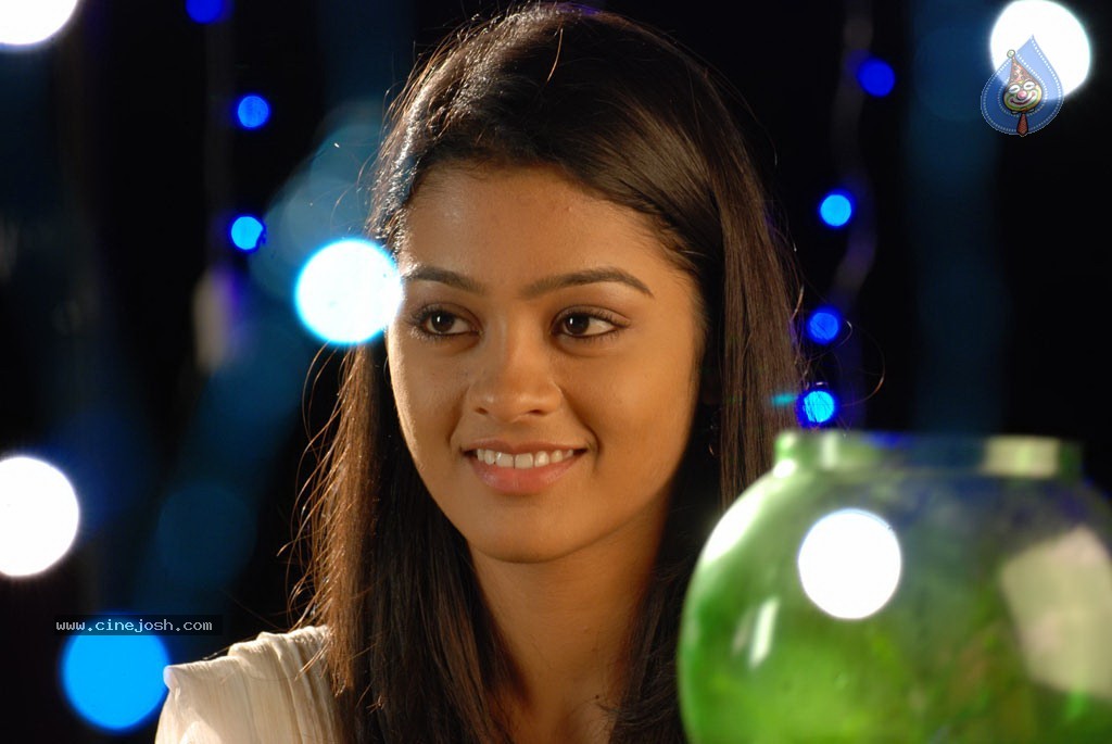 Ponmalai Pozhuthu Tamil Movie Stills - 47 / 151 photos