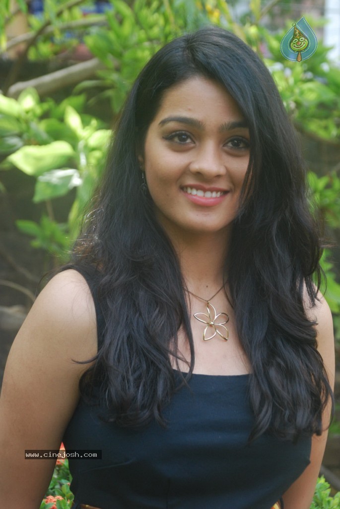 Ponmalai Pozhuthu Tamil Movie Stills - 53 / 151 photos