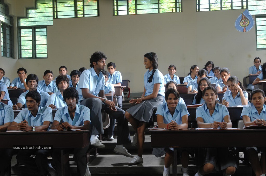 Ponmalai Pozhuthu Tamil Movie Stills - 54 / 151 photos