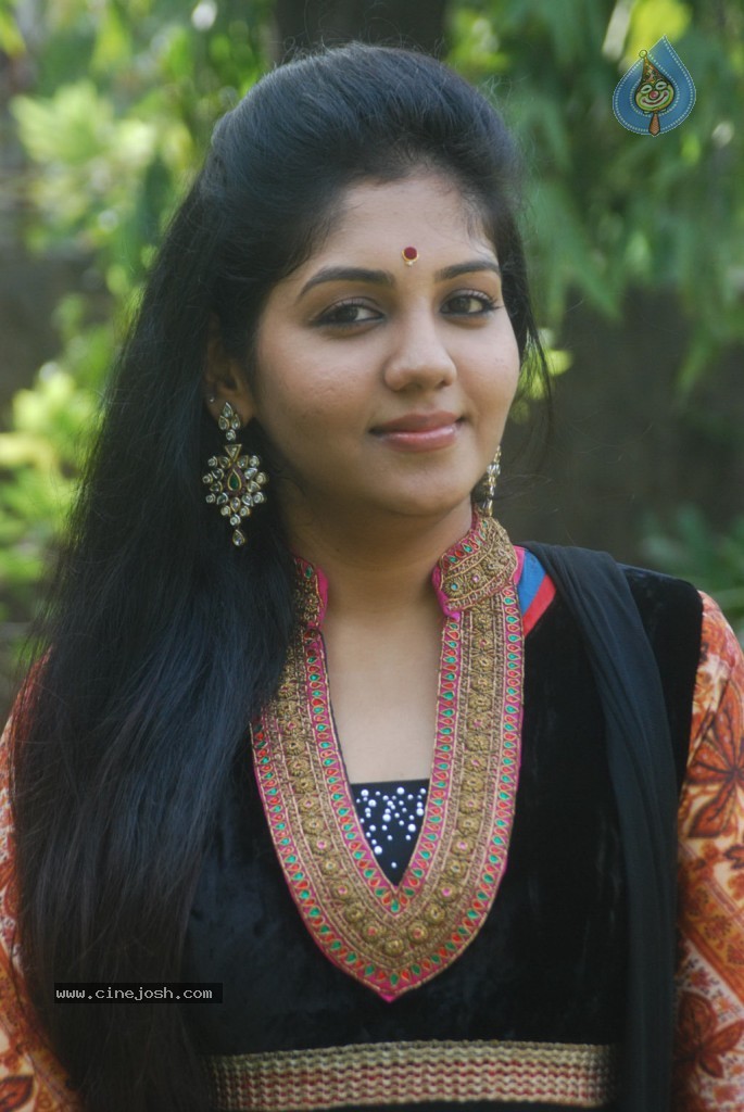 Ponmalai Pozhuthu Tamil Movie Stills - 78 / 151 photos