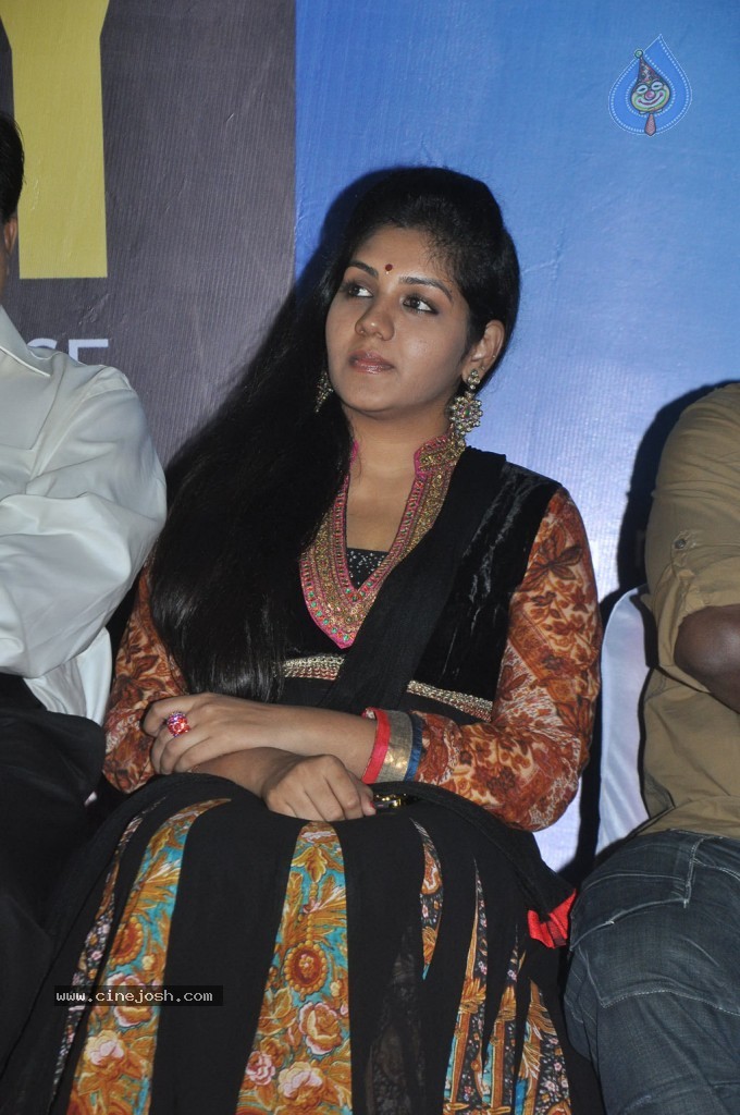 Ponmalai Pozhuthu Tamil Movie Stills - 113 / 151 photos